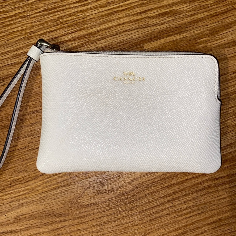 🤍 Cute Coach Wristlet Wallet